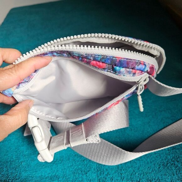 Lululemon Athletica everywhere beltbag - Picture 5 of 7